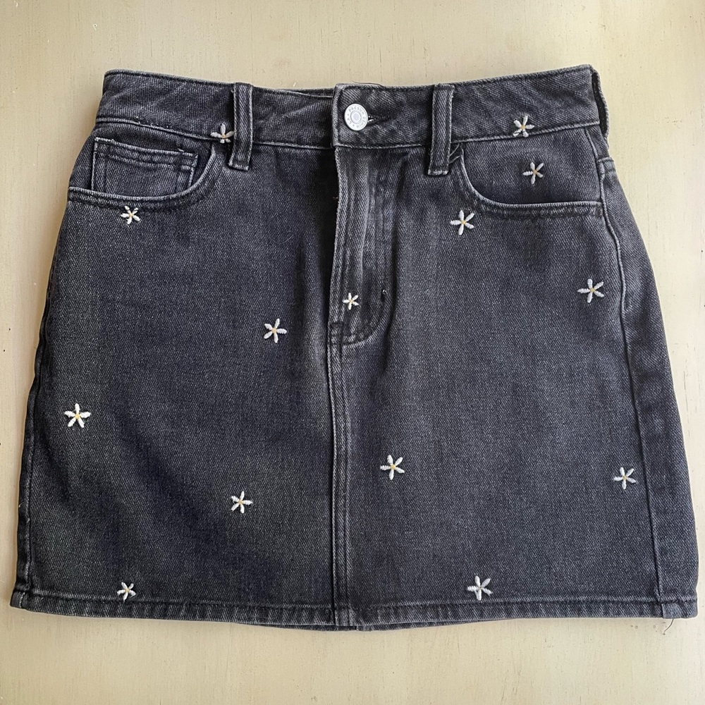 Pacsun sz 24 high rise black Daisy Denim Skirt
